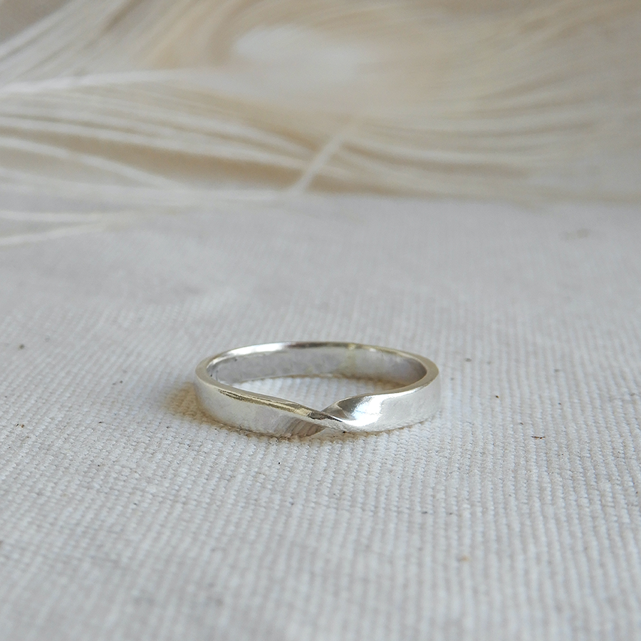 Ring | The Möbius ring