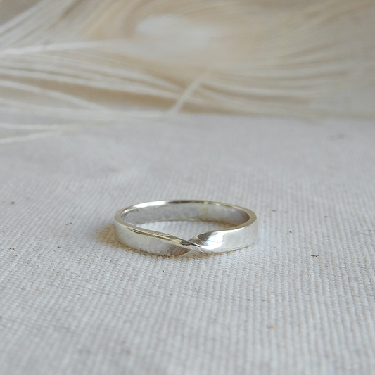 Ring | The Möbius ring
